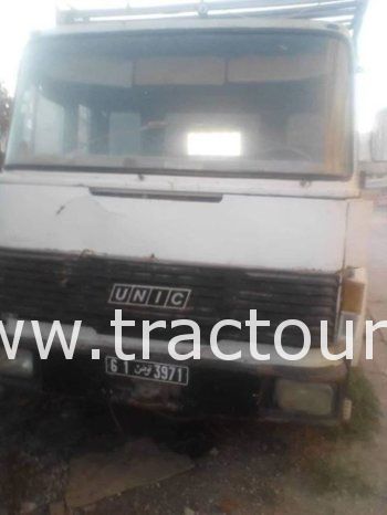 À vendre Camion plateau avec ridelles UNIC sans carte grise complet