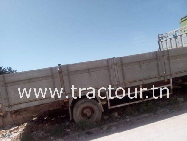 À vendre Camion plateau avec ridelles UNIC sans carte grise complet