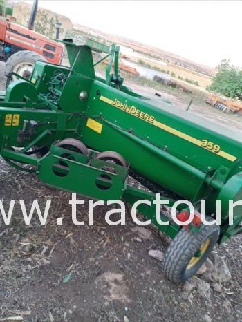 À vendre Presse à paille – Brissa John Deere 359 complet