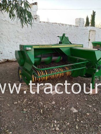 À vendre Presse à paille – Brissa John Deere 359 complet