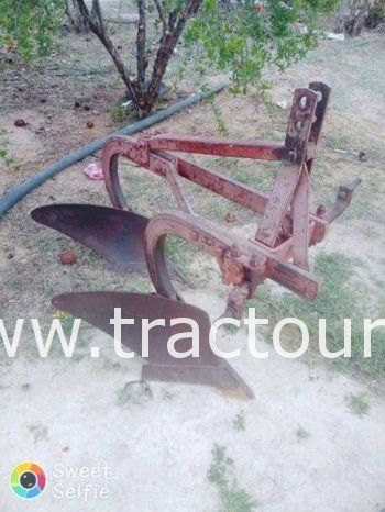 À vendre Charrue à 2 socs complet