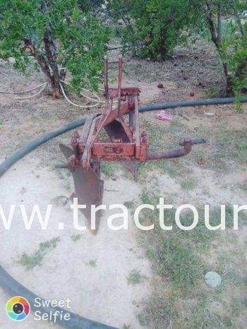 À vendre Charrue à 2 socs complet
