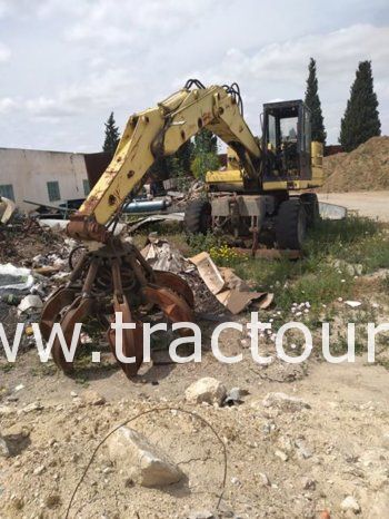 À vendre Pelle sur pneus avec grappin complet