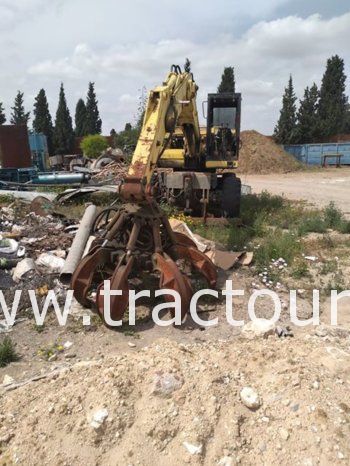 À vendre Pelle sur pneus avec grappin complet