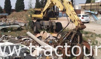 À vendre Pelle sur pneus avec grappin complet