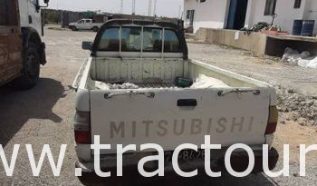 À vendre Camionnette 2 portes avec benne Mitsubishi L200 complet