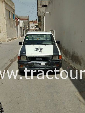 À vendre Camionnette 2 portes avec benne Isuzu Faster 2.5D complet