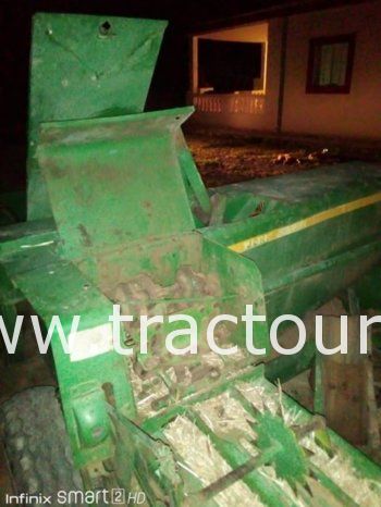 À vendre Presse à paille – Brissa John Deere 342 A complet