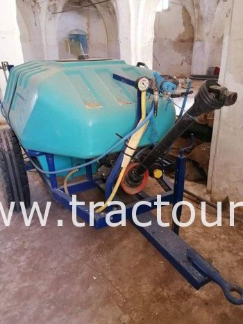 À vendre Pulvérisateur traîné complet