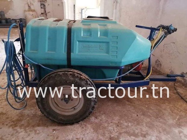 À vendre Pulvérisateur traîné complet