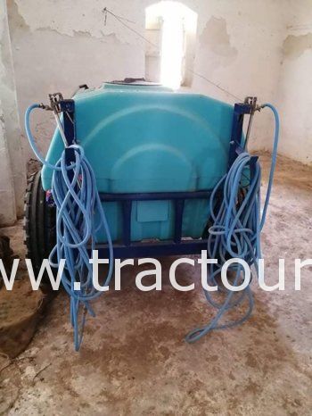 À vendre Pulvérisateur traîné complet