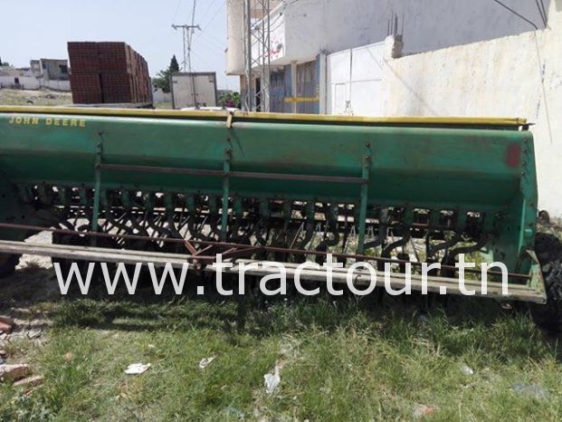 À vendre Semoir conventionnel à dents John Deere complet