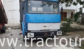 À vendre Camion plateau sans ridelles Iveco 110 complet