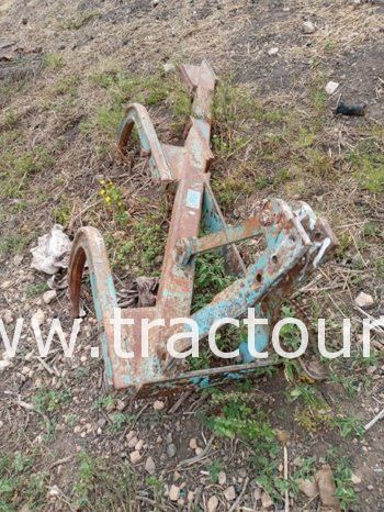 À vendre Charrue à 3 socs Nardi complet
