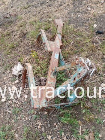 À vendre Charrue à 3 socs Nardi complet