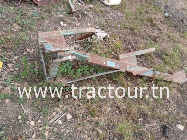 À vendre Charrue à 3 socs Nardi complet