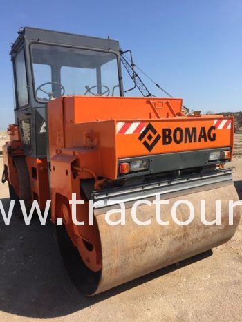 À vendre Rouleau compacteur tandem Bomag 7 tonnes complet