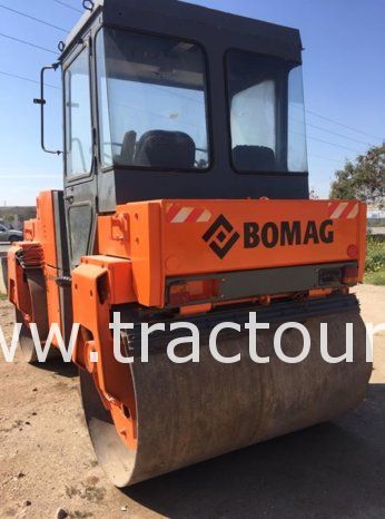 À vendre Rouleau compacteur tandem Bomag 7 tonnes complet