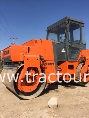 À vendre Rouleau compacteur tandem Bomag 7 tonnes complet