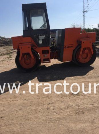 À vendre Rouleau compacteur tandem Bomag 7 tonnes complet
