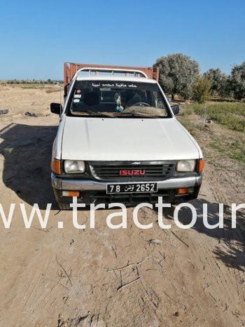 À vendre Camionnette 2 portes avec benne Isuzu Faster 2.5D complet