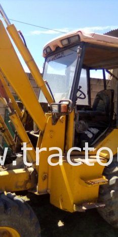 À vendre Tractopelle Fai moteur révisé SANS CARTE GRISE complet