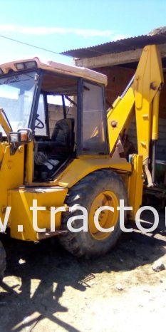 À vendre Tractopelle Fai moteur révisé SANS CARTE GRISE complet