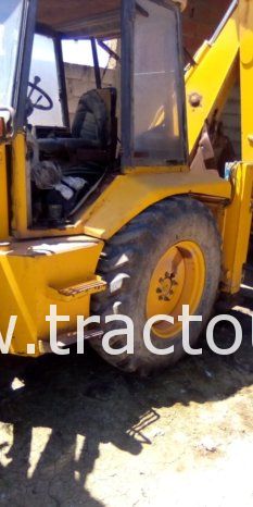 À vendre Tractopelle Fai moteur révisé SANS CARTE GRISE complet