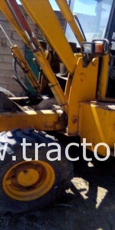 À vendre Tractopelle Fai moteur révisé SANS CARTE GRISE complet
