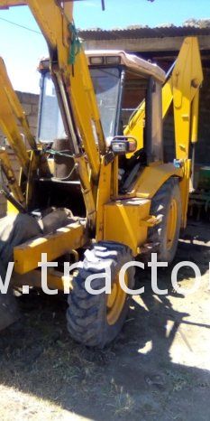 À vendre Tractopelle Fai moteur révisé SANS CARTE GRISE complet