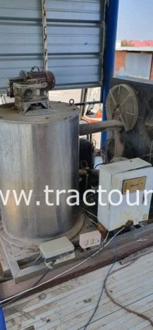 A vendre Chambre à glace avec deux centrales une à 3 tonnes 24h et une à 2 tonnes 24h complet