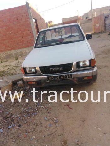 À vendre Camionnette 2 portes avec benne Isuzu Faster 2.5D complet