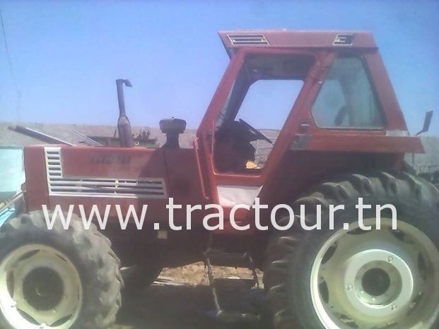 À vendre Tracteur avec cabine Fiat 1180 complet