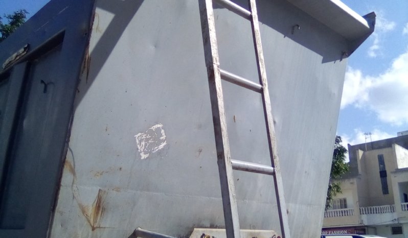 A vendre Semi remorque benne TP 30 tonnes Sicame Possibilité d’échange avec voiture complet