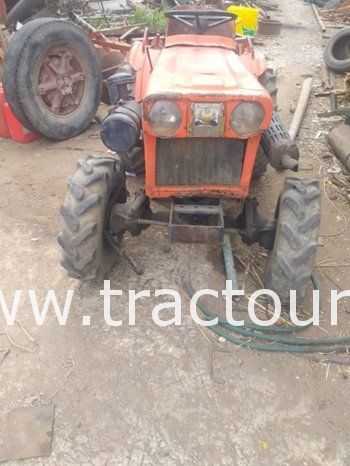 À vendre Tracteur Kubota B7100 complet