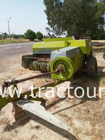 À vendre Presse à paille – Brissa Claas complet