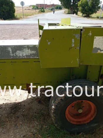 À vendre Presse à paille – Brissa Claas complet