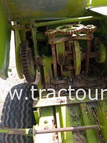 À vendre Presse à paille – Brissa Claas complet