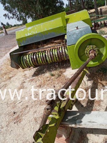 À vendre Presse à paille – Brissa Claas complet