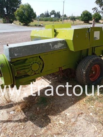 À vendre Presse à paille – Brissa Claas complet