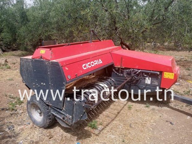 À vendre Presse à paille – Brissa Cicoria 8747F complet