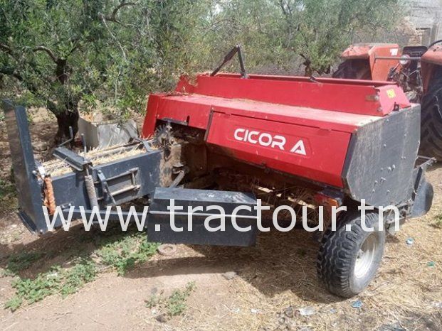 À vendre Presse à paille – Brissa Cicoria 8747F complet