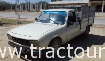 À vendre Camionnette 2 portes avec benne Peugeot 504 complet