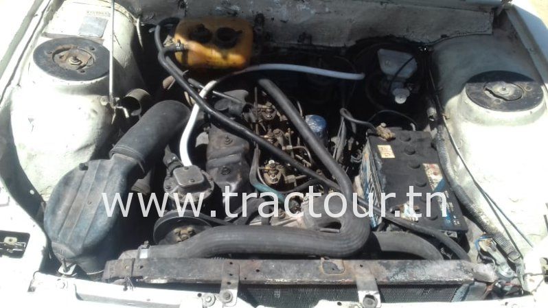 À vendre Camionnette 2 portes avec benne Peugeot 504 complet