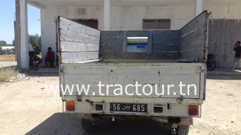 À vendre Camionnette 2 portes avec benne Peugeot 504 complet
