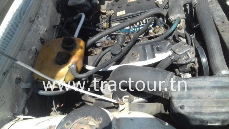À vendre Camionnette 2 portes avec benne Peugeot 504 complet