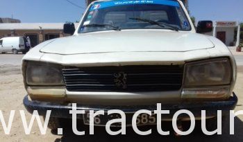 À vendre Camionnette 2 portes avec benne Peugeot 504 complet