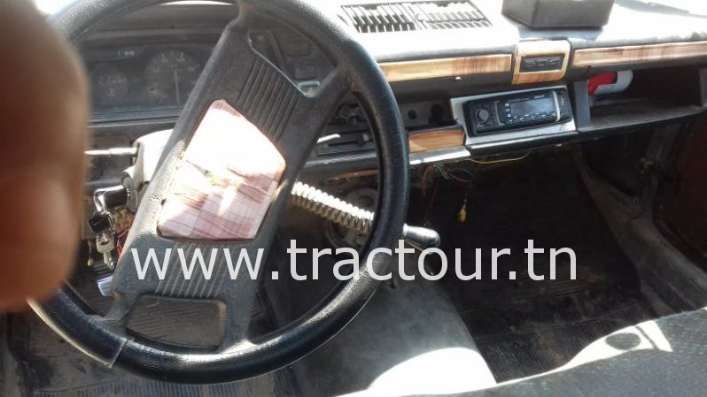 À vendre Camionnette 2 portes avec benne Peugeot 504 complet