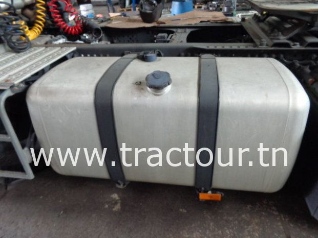 Cherche Réservoir diesel pour camion 450 litres inox Iveco ou Scania ابحث عن / نلوج على complet