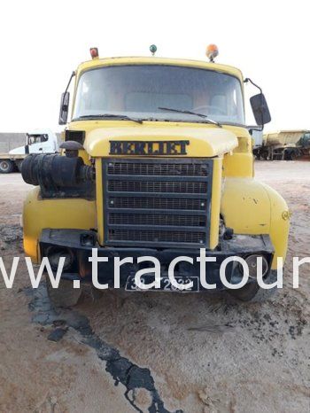 À vendre Camion avec répandeuse à bitume Berliet complet